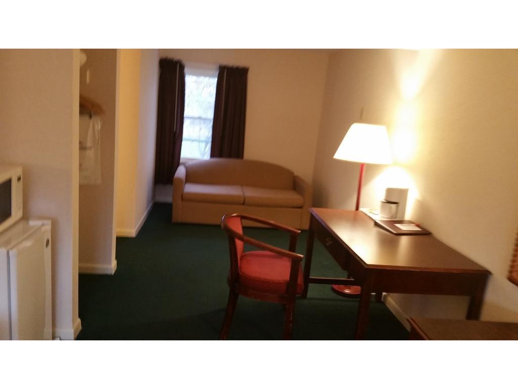 Howard Johnson By Wyndham Williamstown Extérieur photo