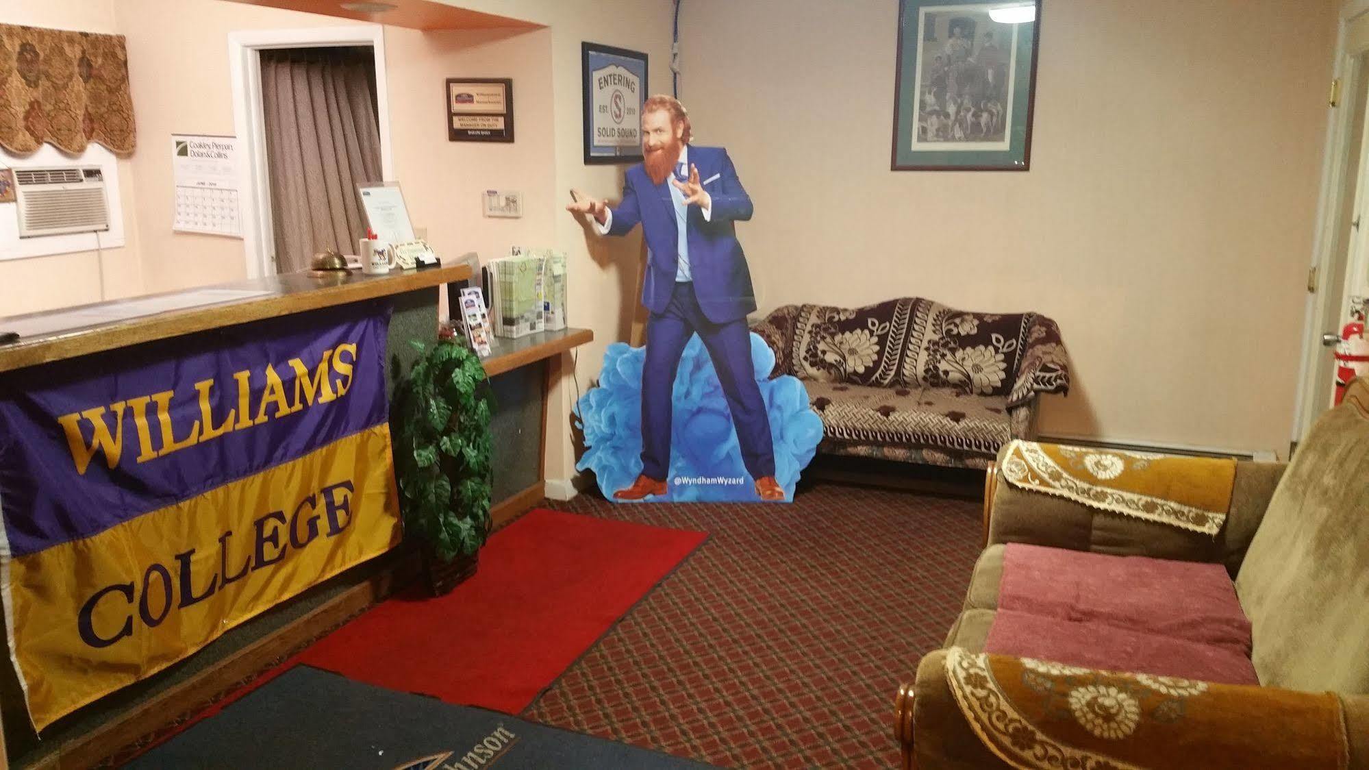 Howard Johnson By Wyndham Williamstown Extérieur photo