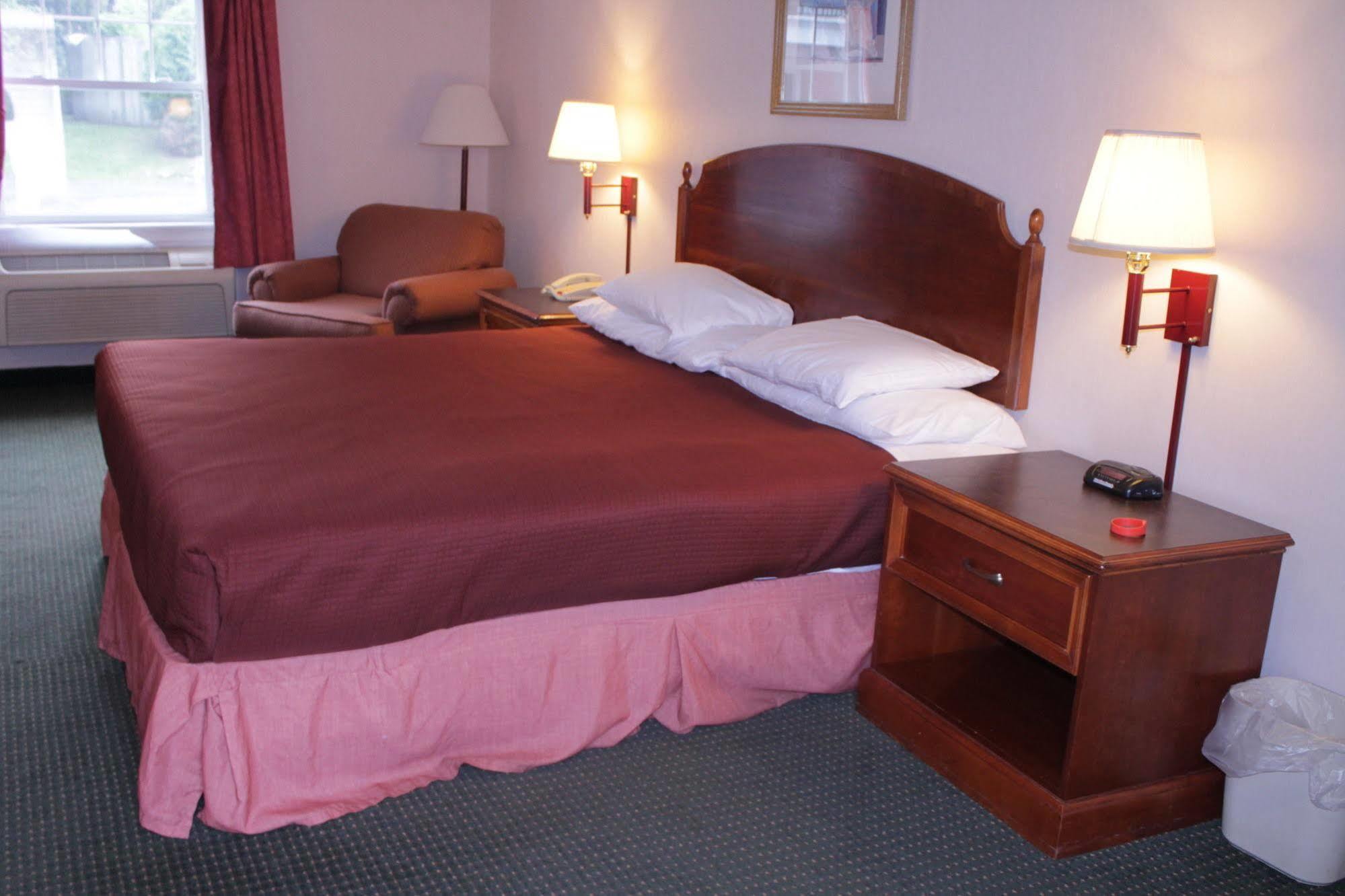 Howard Johnson By Wyndham Williamstown Extérieur photo
