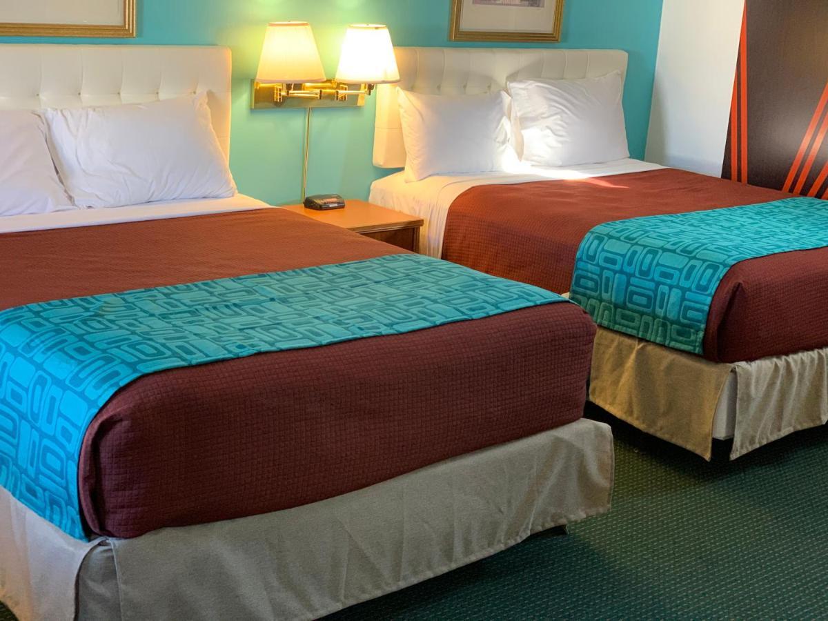 Howard Johnson By Wyndham Williamstown Extérieur photo